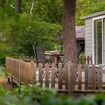 Forrest In Bosrijke Omgeving De Veluwe - Met Terras, Tuin En Fietsschuurtje 宁斯佩特