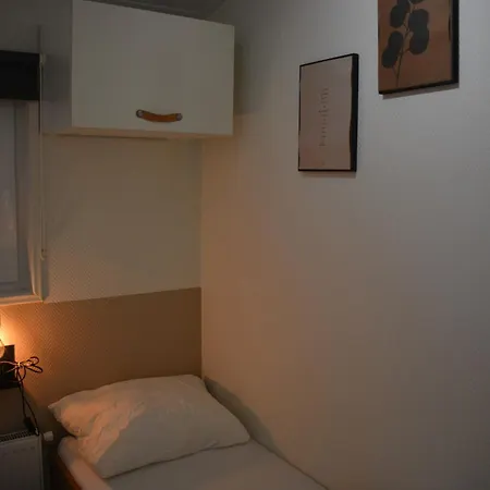 Forrest In Bosrijke Omgeving De Veluwe - Met Terras, Tuin En Fietsschuurtje