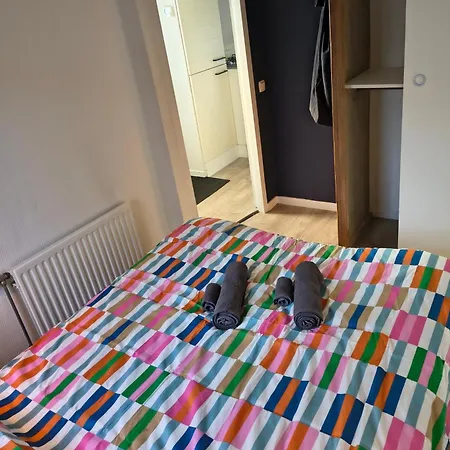 Forrest In Bosrijke Omgeving De Veluwe - Met Terras, Tuin En Fietsschuurtje Campsite