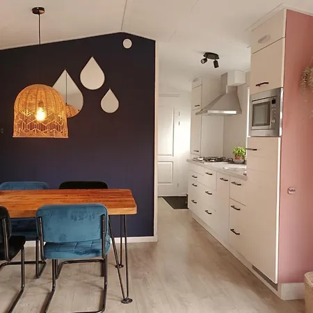 Forrest In Bosrijke Omgeving De Veluwe - Met Terras, Tuin En Fietsschuurtje אתר קמפינג נונספייט